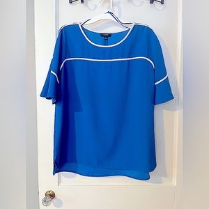 Women’s blue and white crepe short sleeve scoop neck blouse, size L, by Alfani